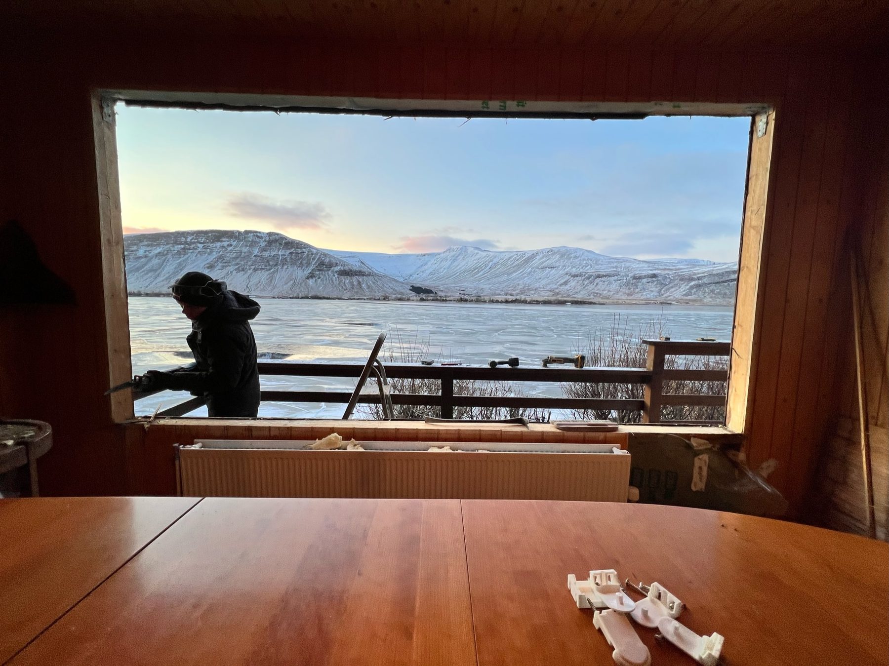Eftir: Gluggaskipti í sumarbústað