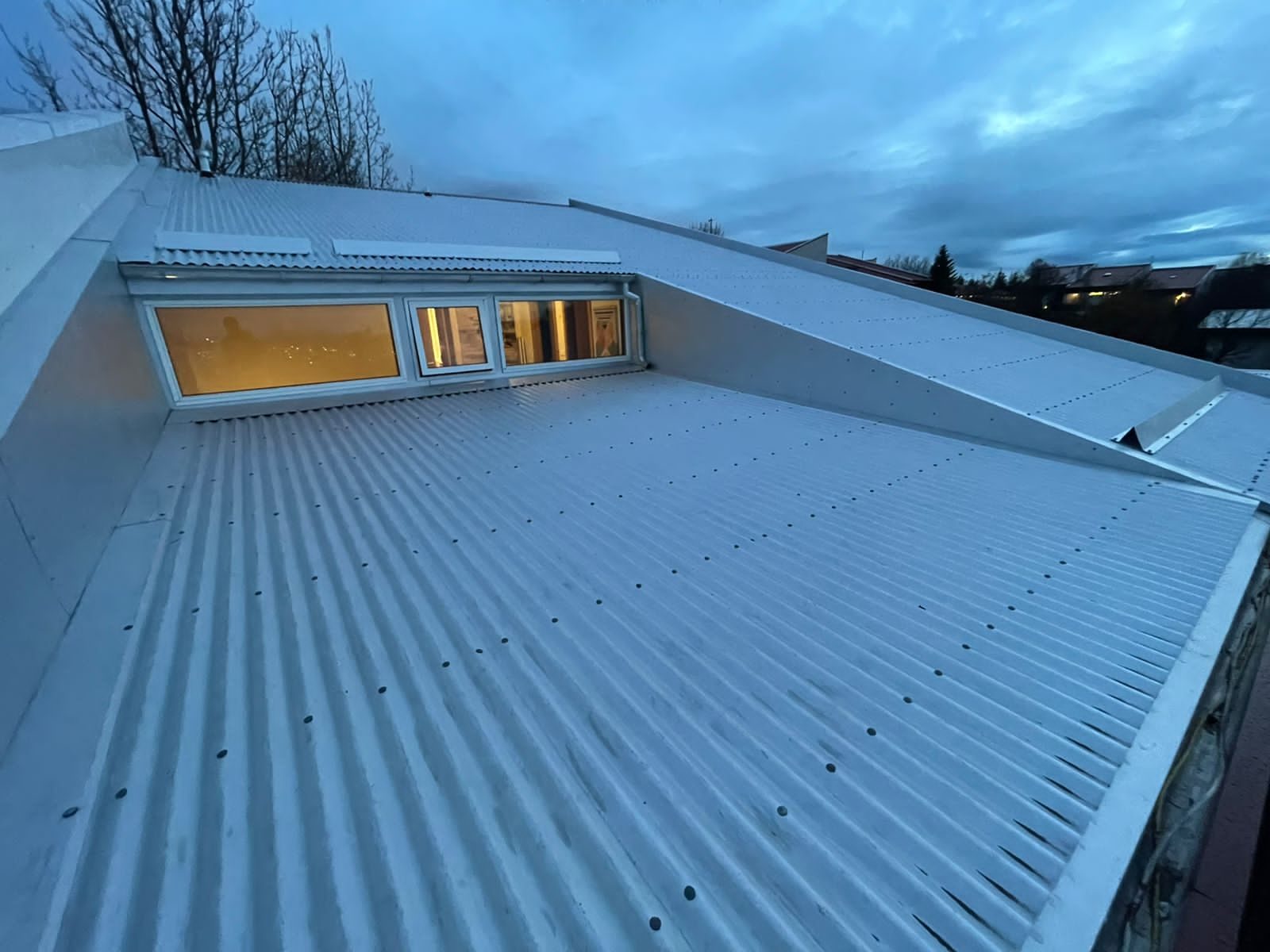 Eftir: Þakskipti og nýir gluggar í raðhús í Breiðholti